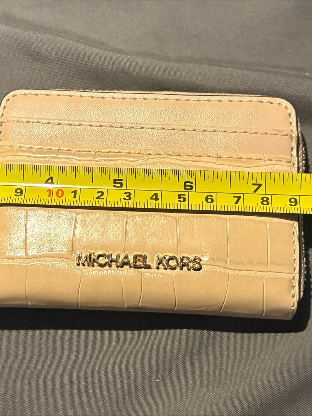 Michael Kors Buff Croc-Embossed Zip Card Case with Gold Logo - Picture 3 of 4